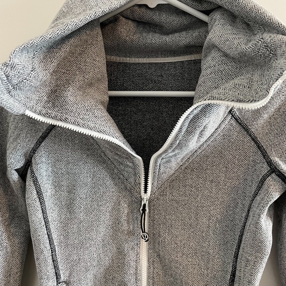 Lululemon Be Present Jacket - Picture 13 of 16